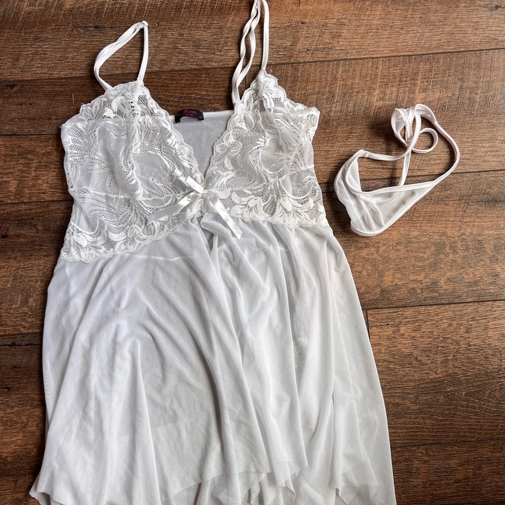 Elegant White Lace Sleepwear Set
